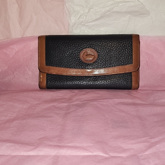 DOONEY & BOURKE VINTAGE ALL WEATHER PEBBLED LEATHER TRIFOLD WALLET - Picture 2 of 10